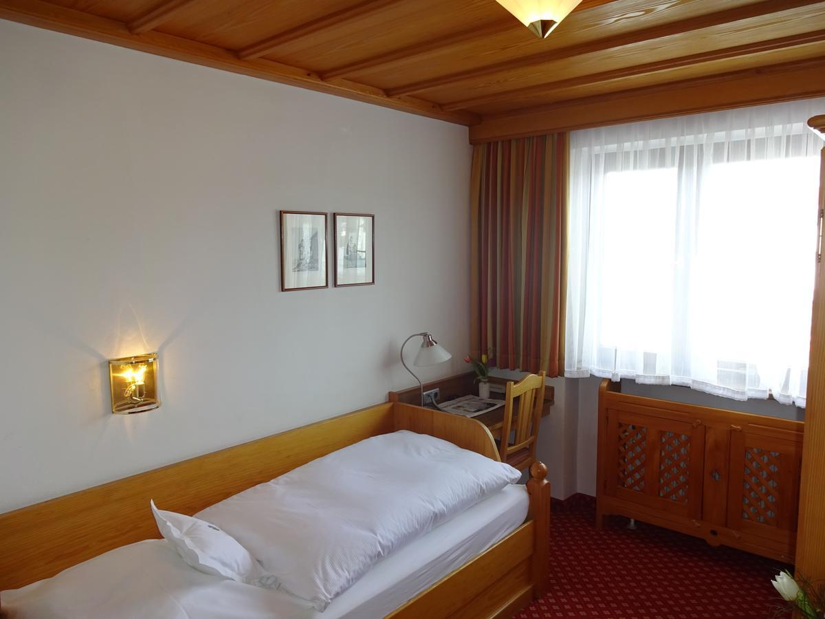 Hotel Neuwirt Zorneding Eksteriør bilde